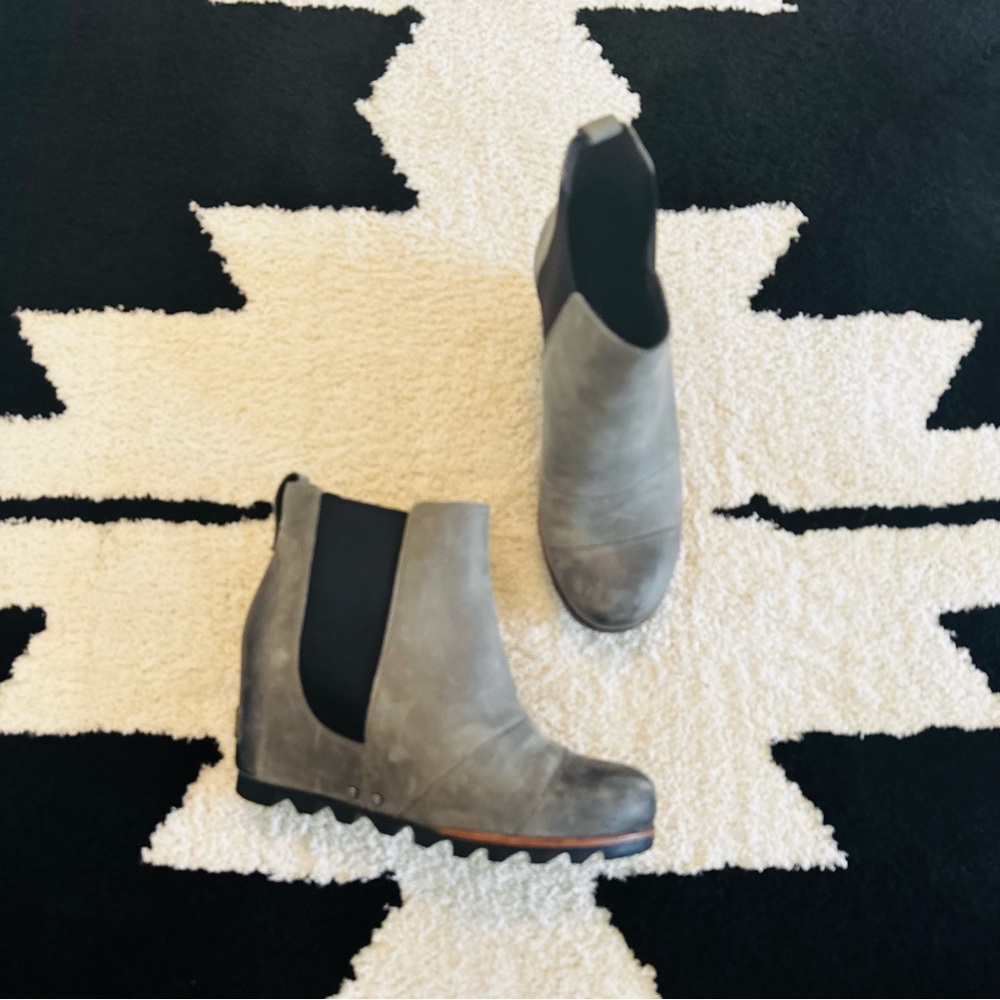 Sorel Discontinued Lea Gray boots